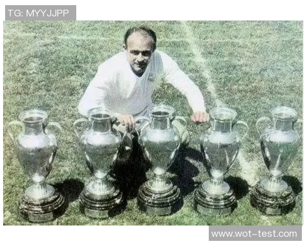 从绿茵场到荣誉殿堂见证足球冠军球星的辉煌与传奇