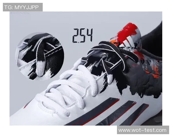 哪位著名球星因足球鞋买小而成就了赛场上的独特传奇故事