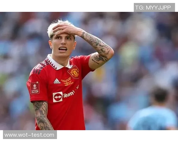 知名足球球星突遭车祸受伤引关注最新情况牵动球迷心